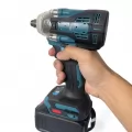 Llave de impacto inalámbrica de 21 V y 350 N•m